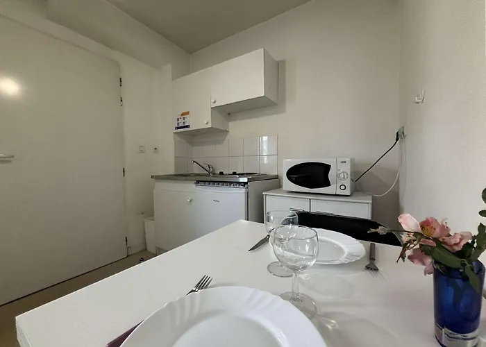 - Lr060-a06 Apartament *